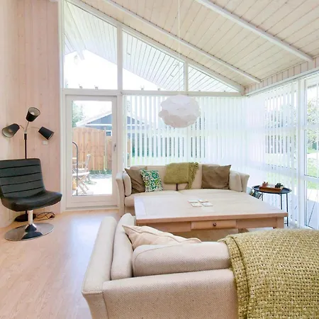 6 Person In Skibby-by Traum Skibby