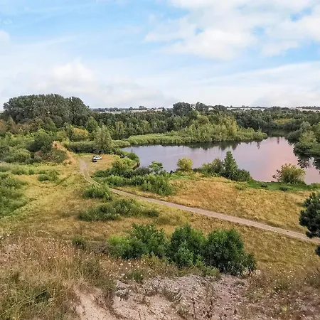 6 Person In Skibby-by Traum